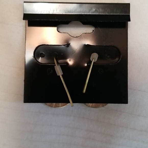 Gold Cut Out Round Dangle Earrings - Picture 3 of 3